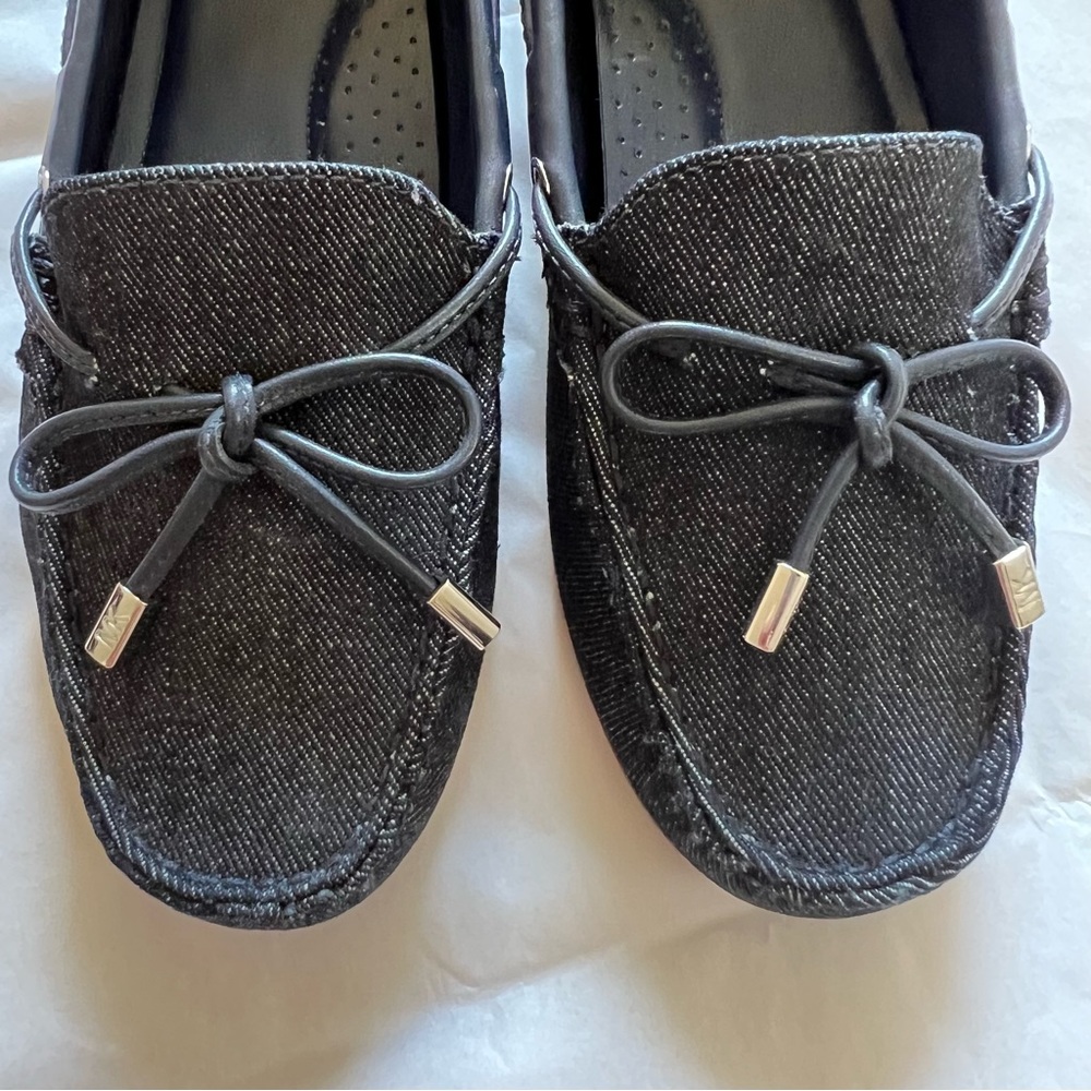 Michael Kors Daisy Dark Blue Denim Moccasin Flats Loafers Size 6.5 - Picture 3 of 5